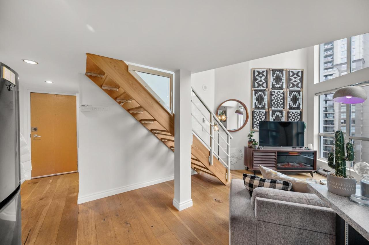 Rare Find Loft With Full Kitchen At Heart Of Downtown Vancouver Exterior foto
