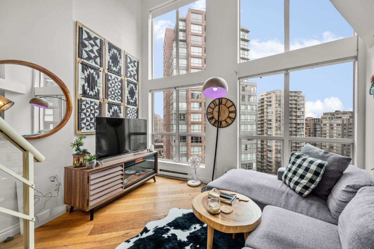 Rare Find Loft With Full Kitchen At Heart Of Downtown Vancouver Exterior foto