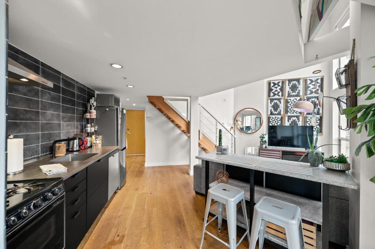Rare Find Loft With Full Kitchen At Heart Of Downtown Vancouver Exterior foto