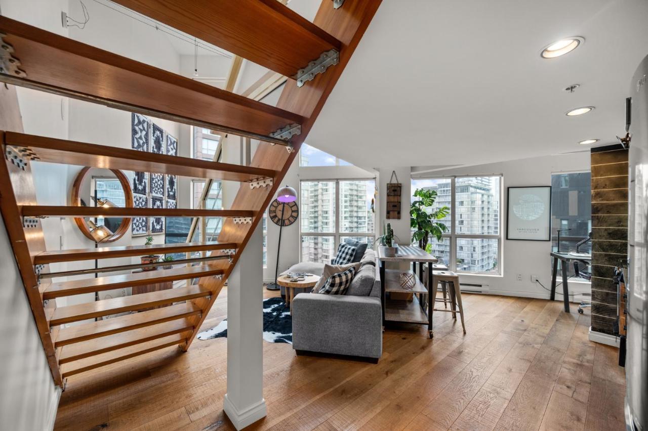 Rare Find Loft With Full Kitchen At Heart Of Downtown Vancouver Exterior foto