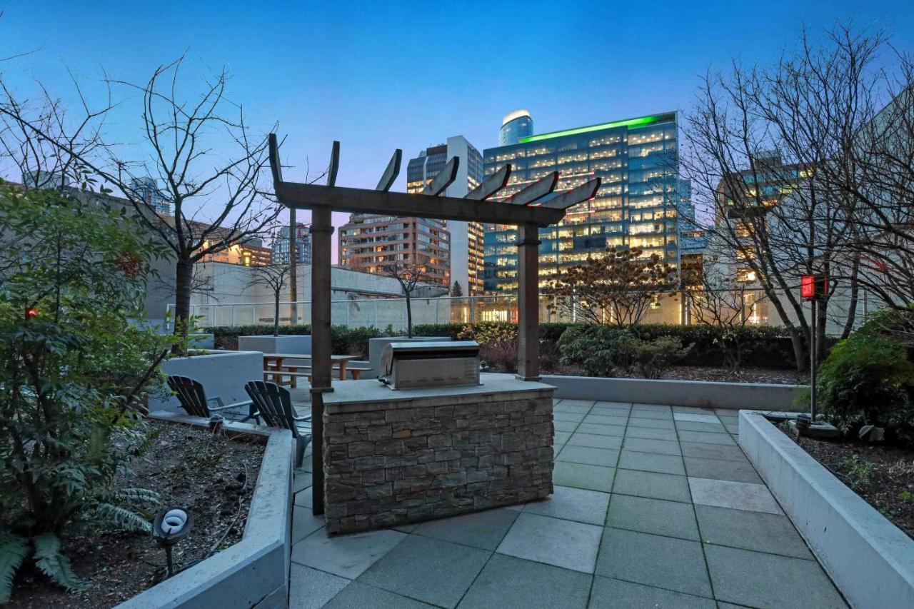Rare Find Loft With Full Kitchen At Heart Of Downtown Vancouver Exterior foto