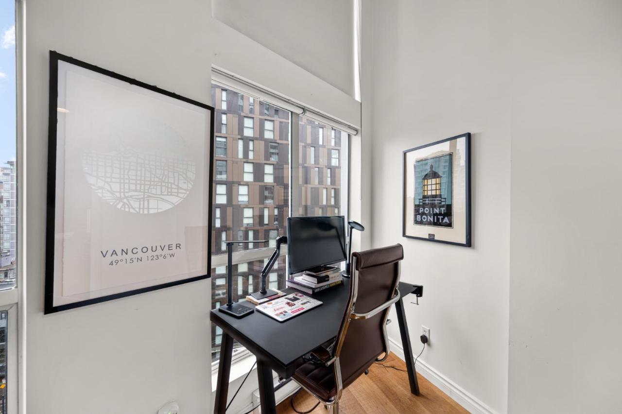 Rare Find Loft With Full Kitchen At Heart Of Downtown Vancouver Exterior foto